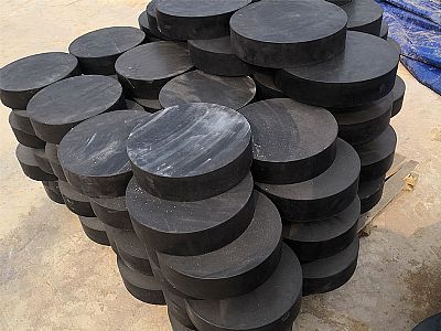 云霄县板式橡胶支座由若干层橡胶片与薄钢板经加压硫化